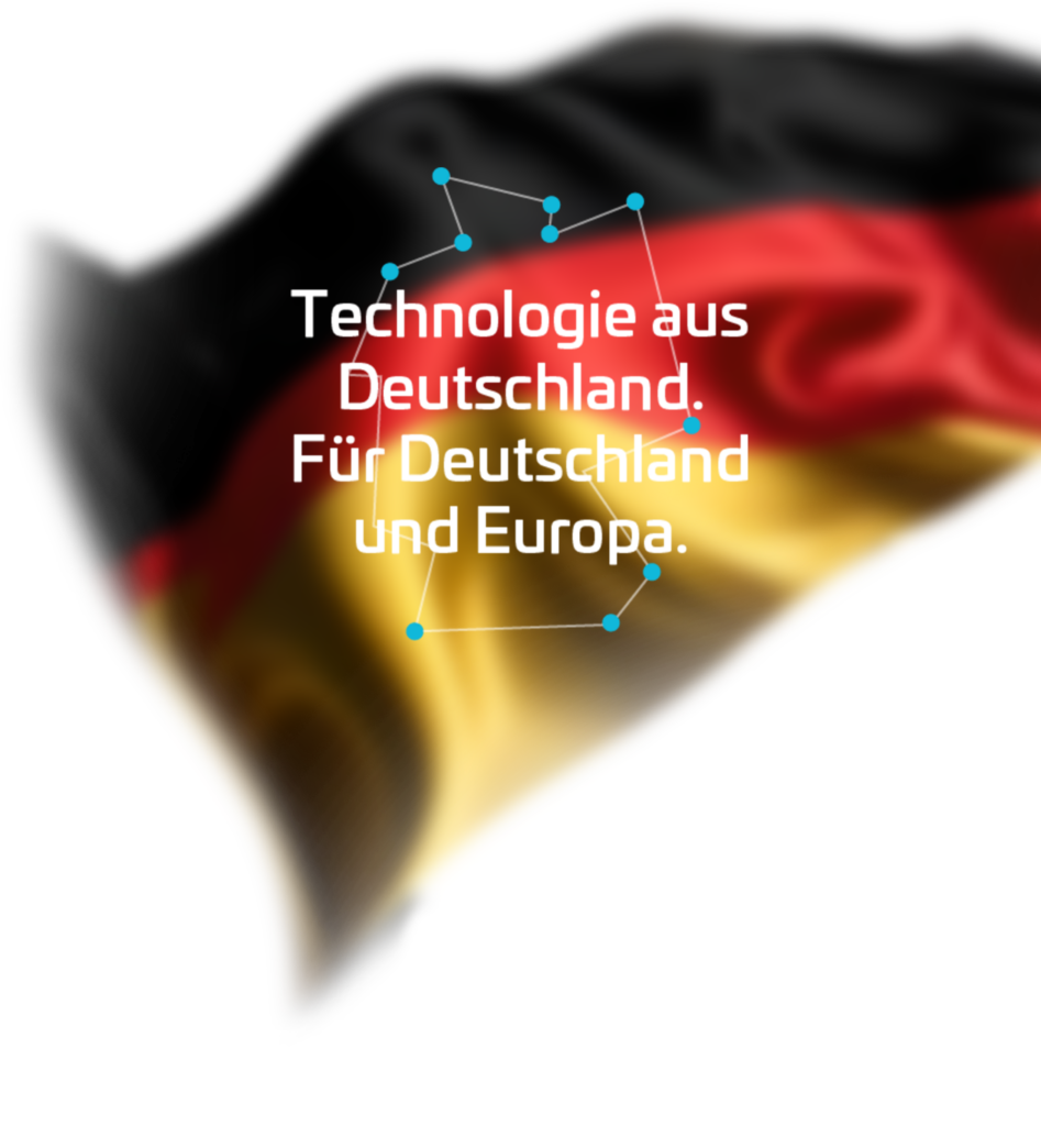 Eine verschwommene und wehende Deutschlandflagge. Davor sieht man eine Deutschlandkarte aus